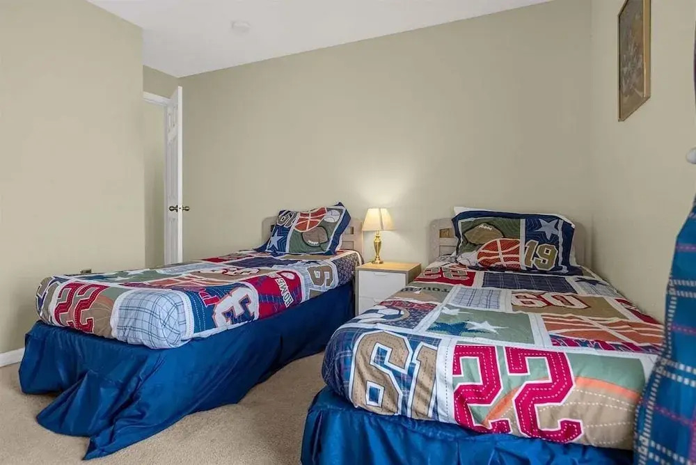 1061 Lake Berkley 4 Bed With Pool