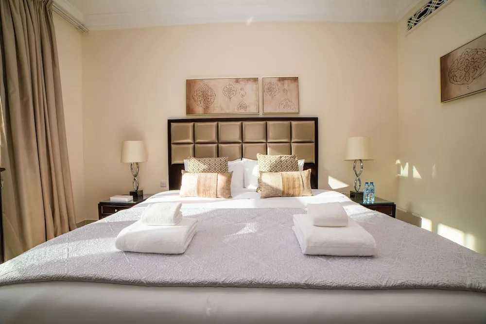 Amazing 1 BR Apartment Souk AlBahar 4105