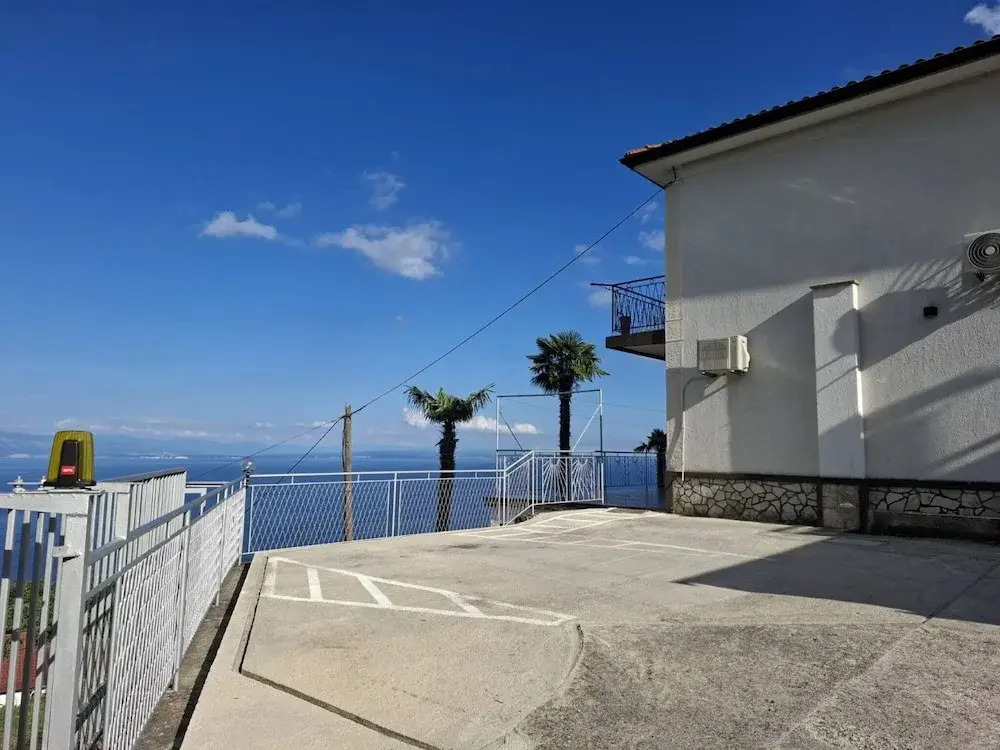 Cozy Lovran Apartment With Private Pool and Sea View