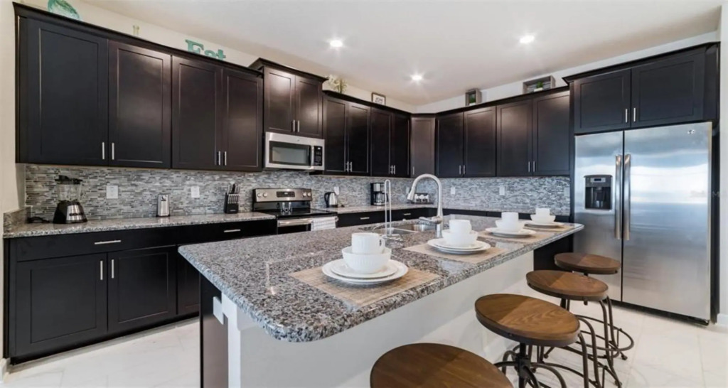 Lakeview 6BR Pool SPA Home Right Beside Clubhouse Waterpark