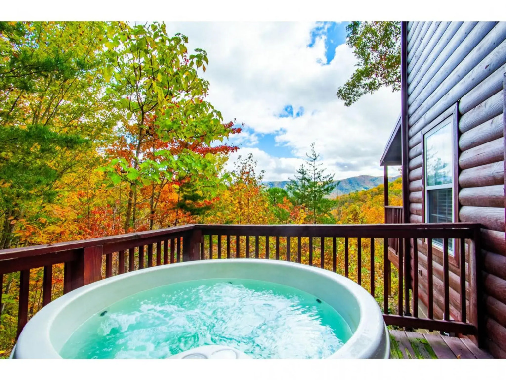 Papa Bear - Private with Hot Tub, Pool Table, and View