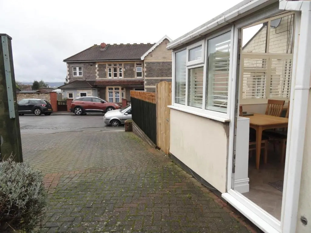 Homely and well appointed Priory Apartment by Cliftonvalley Apartments