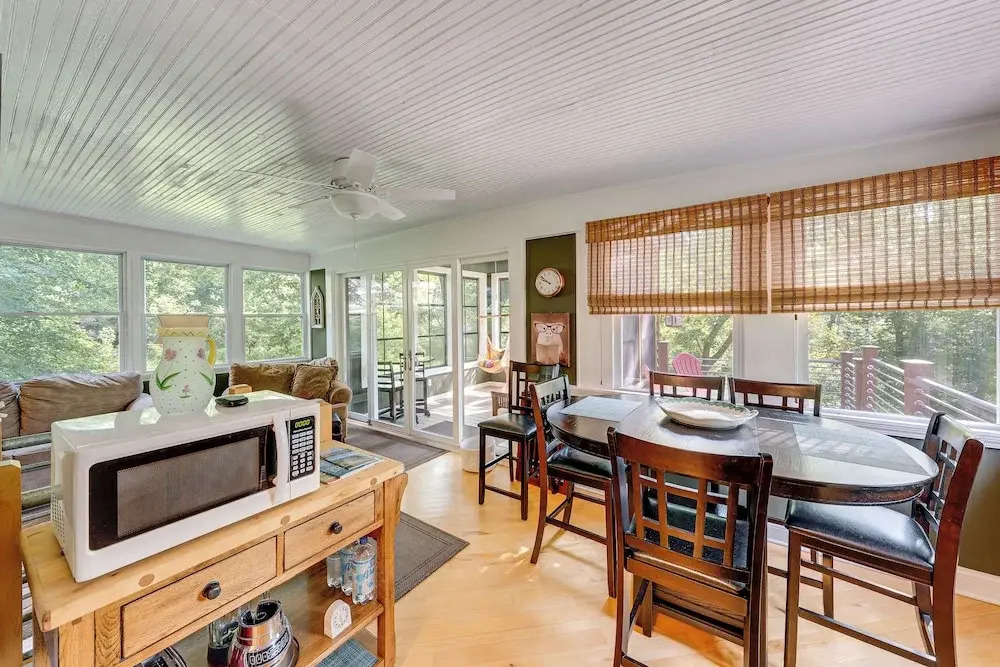 Lake Geneva Family Gem w/ Fenced Dog Run!