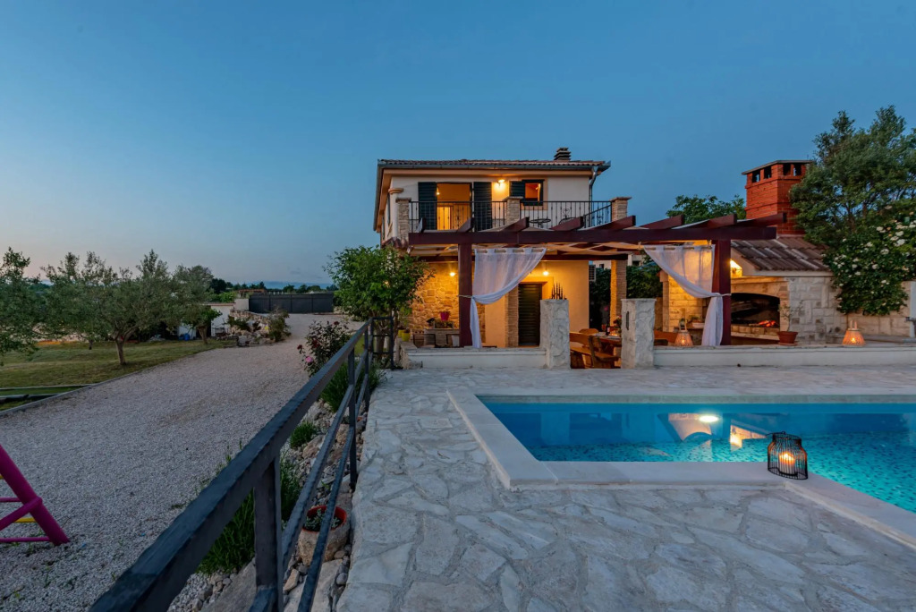 Villa Noa in Zadar with 3 bedrooms and 2 bathrooms