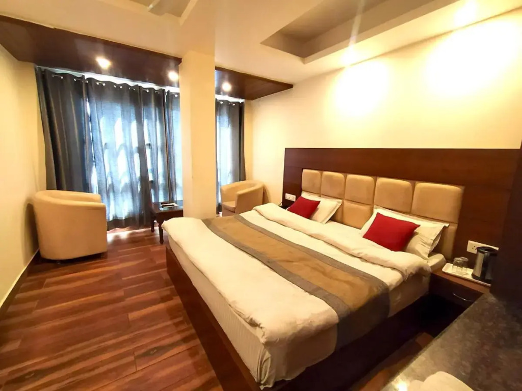 Hotel Samrat - On Mall Road