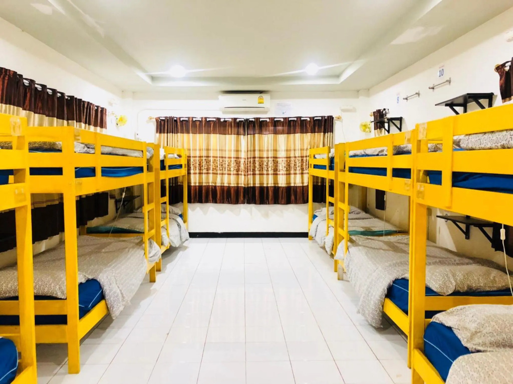 Pai circus hostel