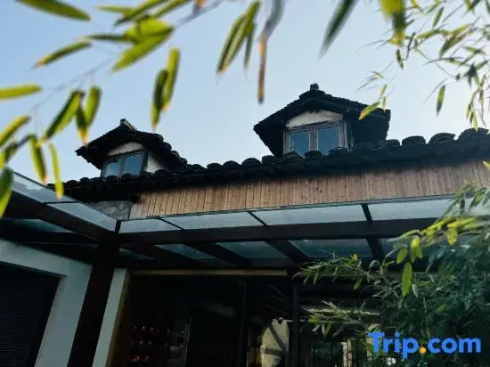 Jinglu Homestay
