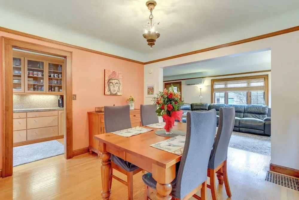 Charming Tudor-style Apt Near Green Lake!