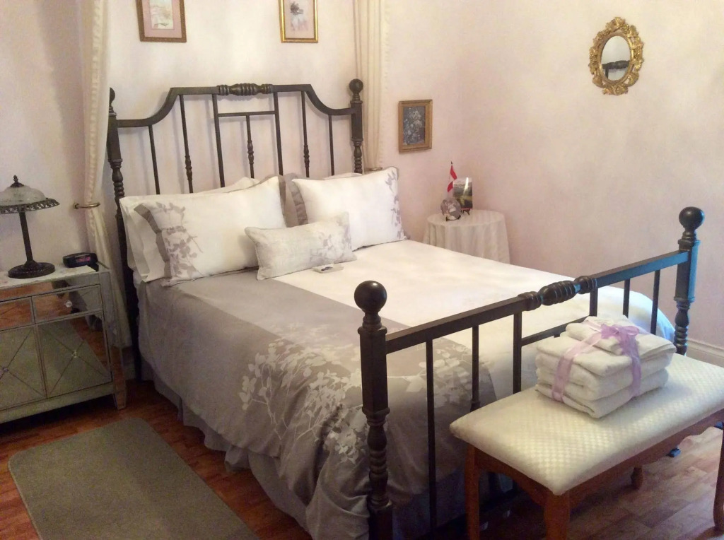 Alexandria House Bed & Breakfast