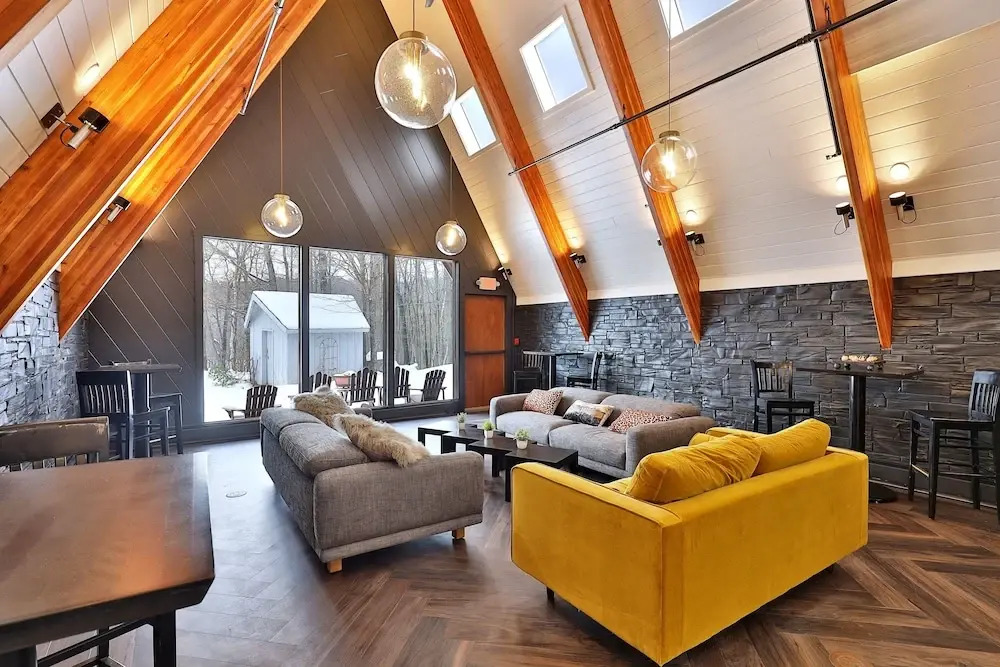 The Birch Ridge: American Classic Room #7 - King Suite In Killington. Hot Tub. 1 Bedroom Home