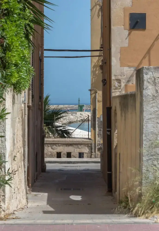 La Riviera apartment by Dimore in Sicily