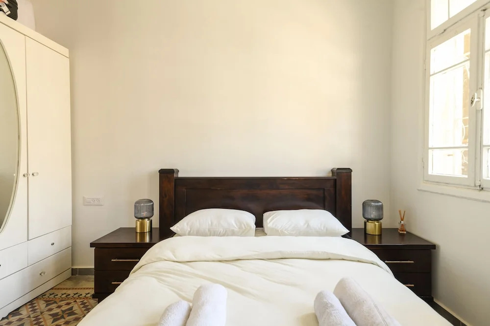 Vintage Charm 1BR Apt w Balcony & View