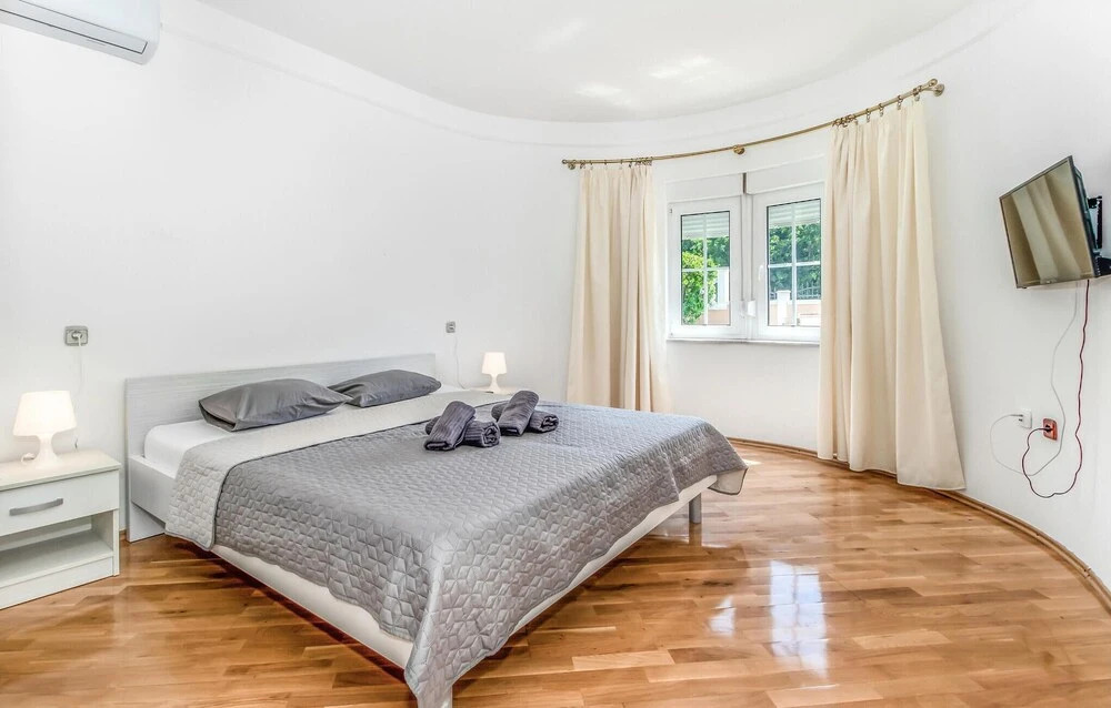 Nice Home in Dramalj With Wifi and 7 Bedrooms
