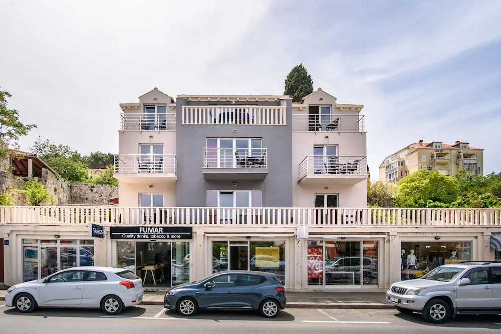 California Apartments 2
