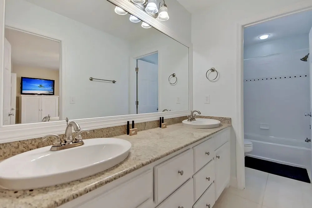Gated 5br W/ Private Pool - Beaches, Playground 5 Bedroom Home