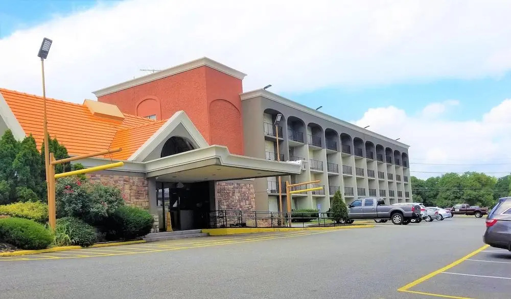 Howard Johnson Clifton