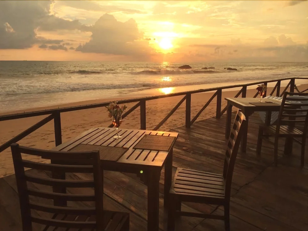 Sapphire Seas Beachfront Hotel