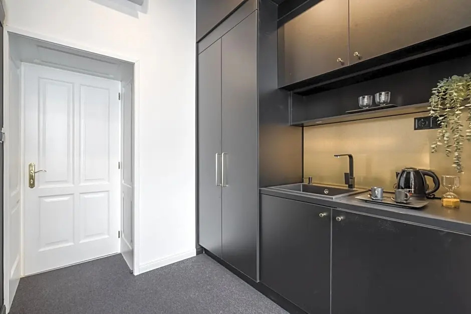 Astoria Boutique Suites- Best Location by BQA