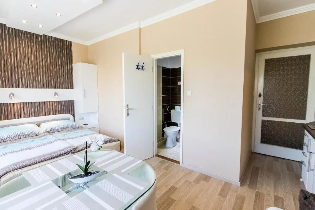 Lara Apartments