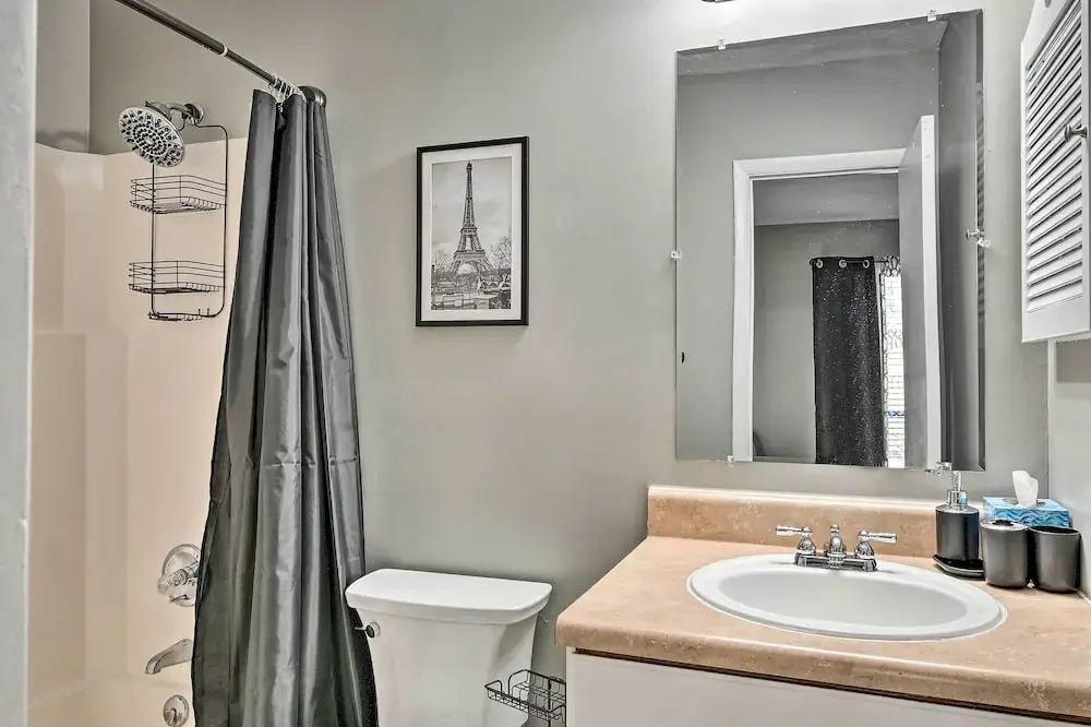 Updated Fayetville Townhome-away-from-home w/ Yard