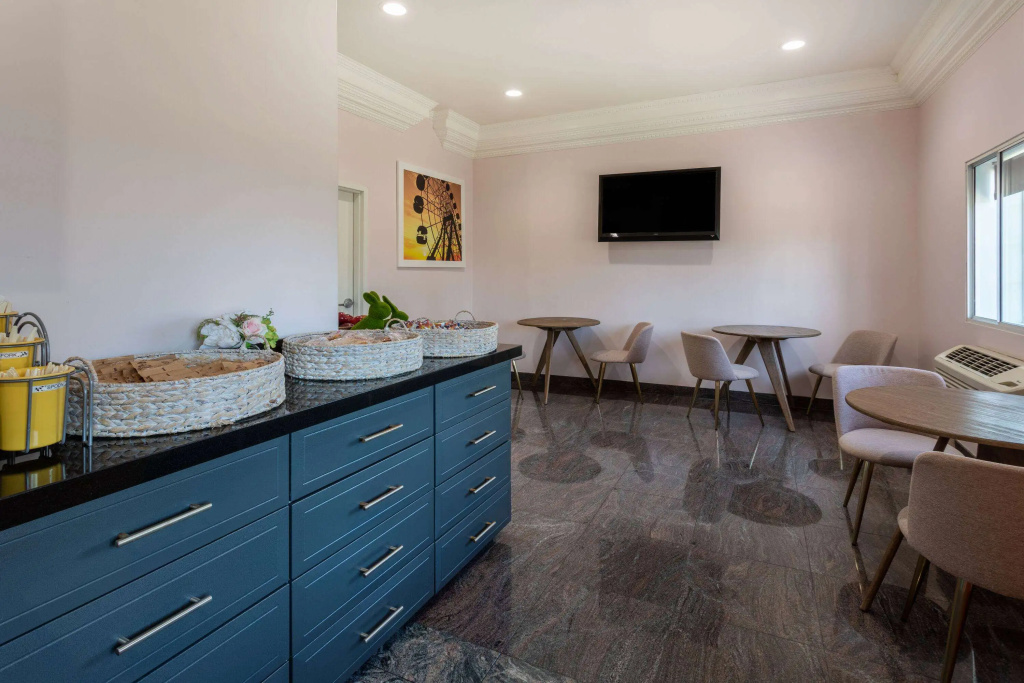 Days Inn by Wyndham Santa Monica
