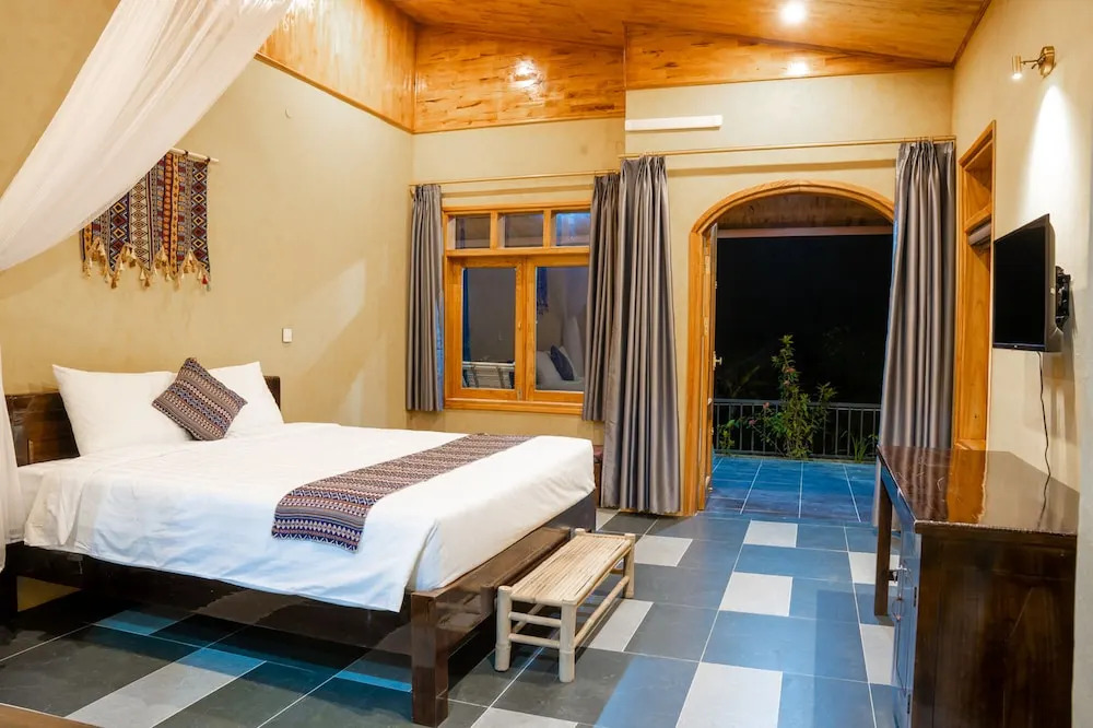 Sky Bay Lodge