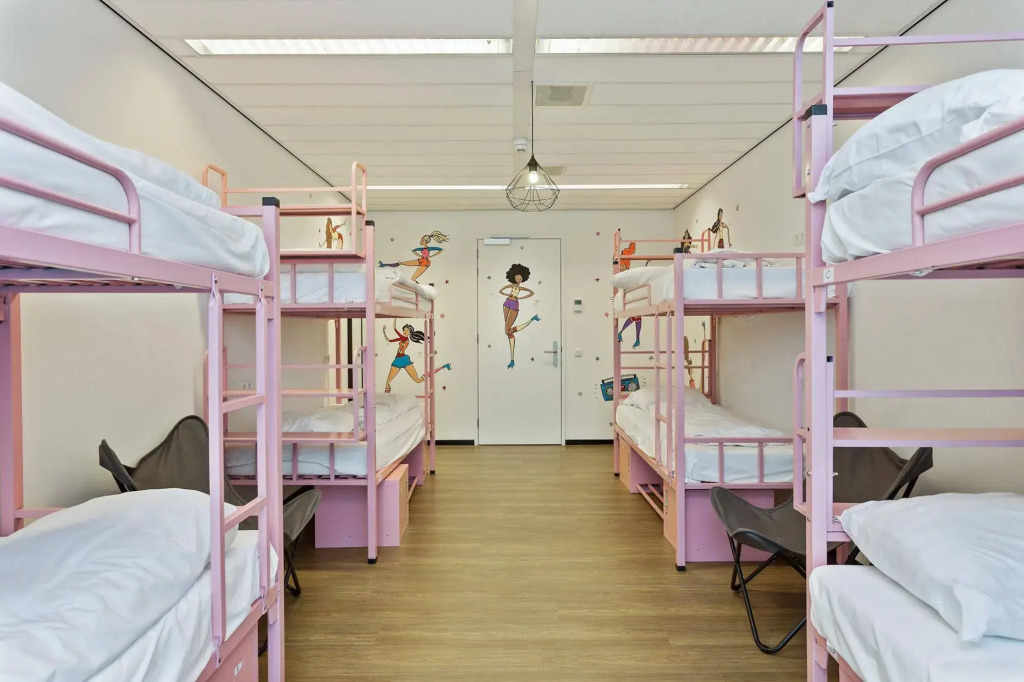 Hostelle - Caters to Women