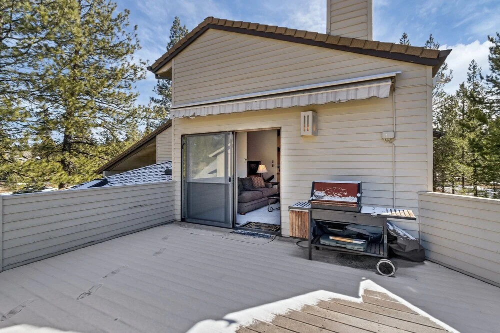 8 Crag Home with Private Indoor Hot Tub, Bike is Provided for Outdoor Activities by RedAwning