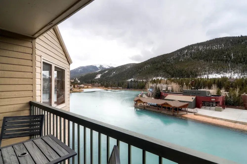 Studio in Lakeside Village, Updated Kitchen & Bath apts