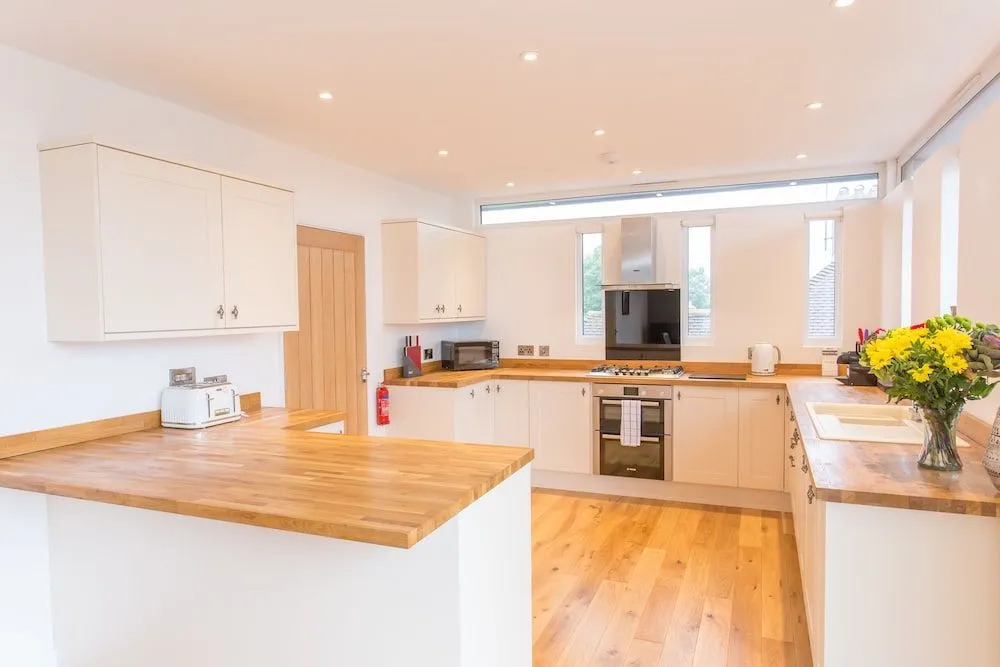 Modern Comfortable 2 & 3 Bed Apartments, Free Parking, Wifi, Headington, Close to Hospitals, Science Park & Brookes University
