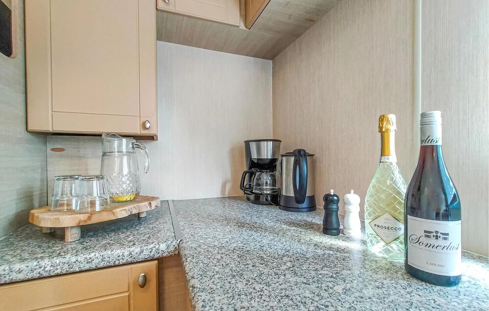 Nice Home In Heinkenszand With Wifi