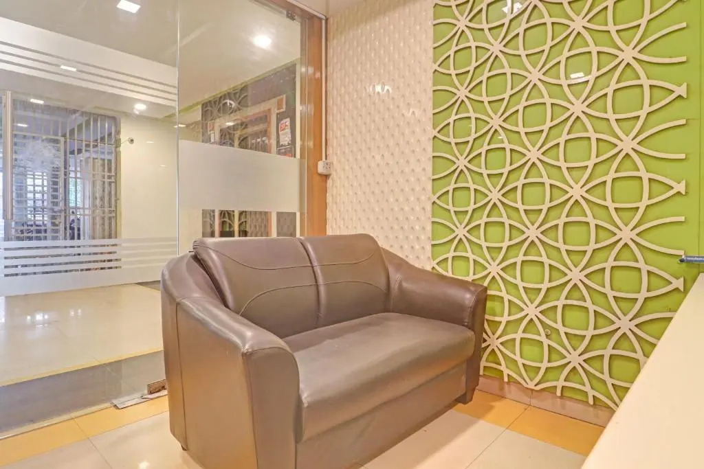OYO Flagship 81027 Star Inn Near Durgam Cheruvu