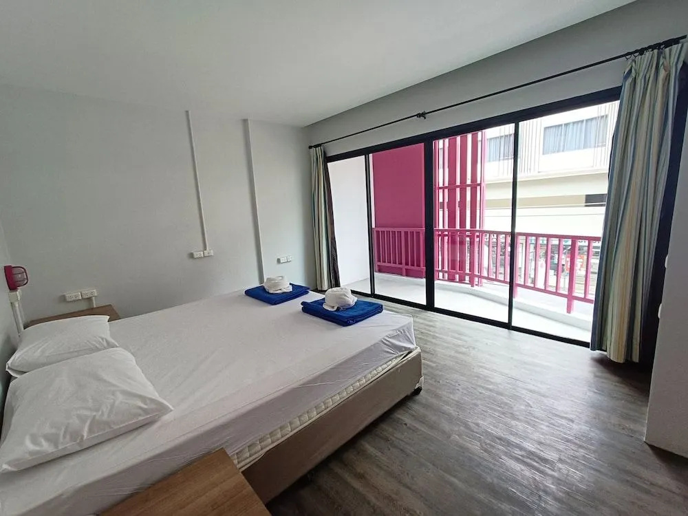 Slumber Surf Phuket Kata