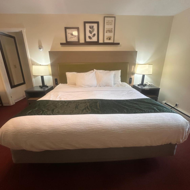 Pictured Rocks Inn and Suites