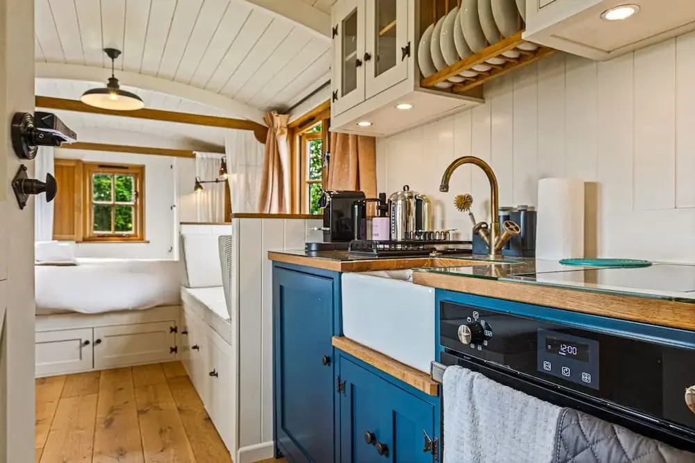 Drovers Hill at Stonor - Quercus - Shepherds hut