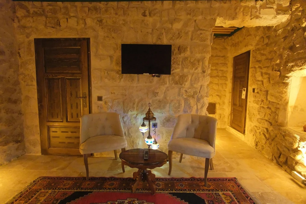 Euphoria Cave House