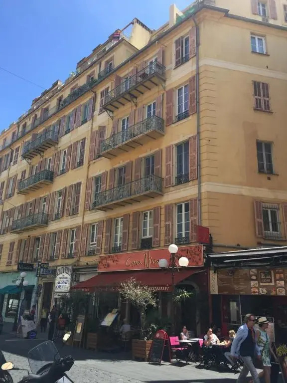 2 Bedrooms Appartement In Central Location on the famous Place Massena Nice