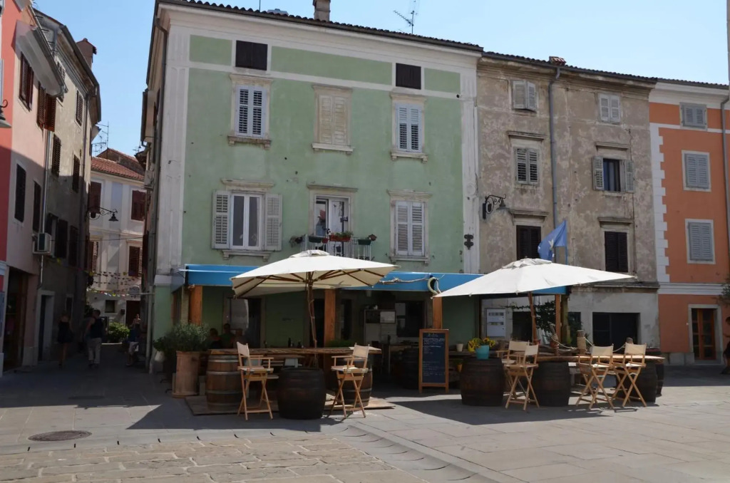Stone wall apartments Izola
