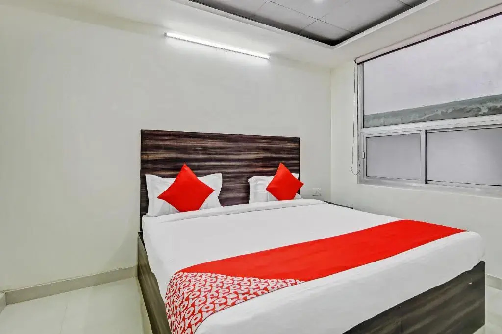 Flora Enclave by OYO Rooms