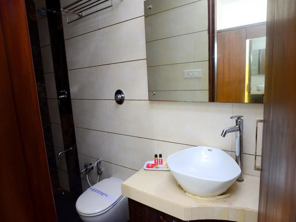OYO 1030 Hotel Palm View Residency