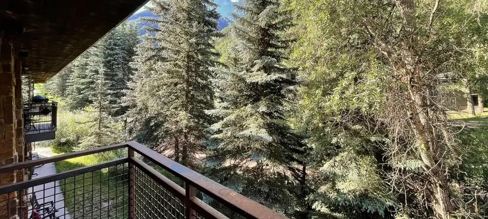 Downtown Modern Creekside by Exceptional Stays