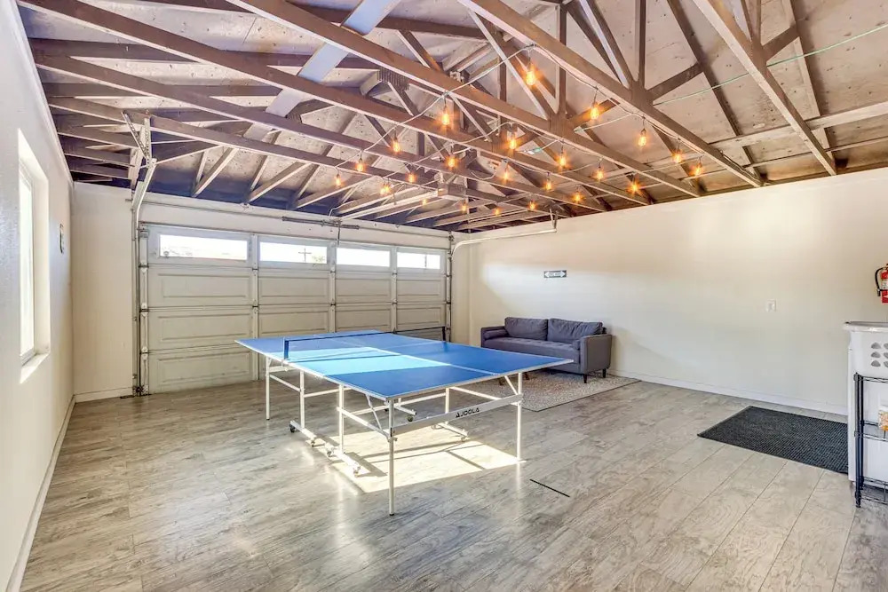 Hot Tub + Patio: Desert Getaway in Joshua Tree!