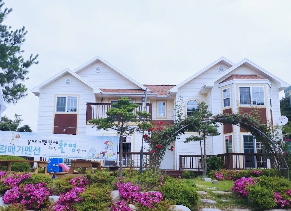 Yangyang Galmegi Pension