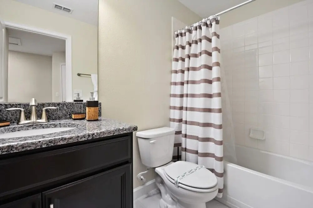 Amazing 5 Bedroom Home With Private Pool Home