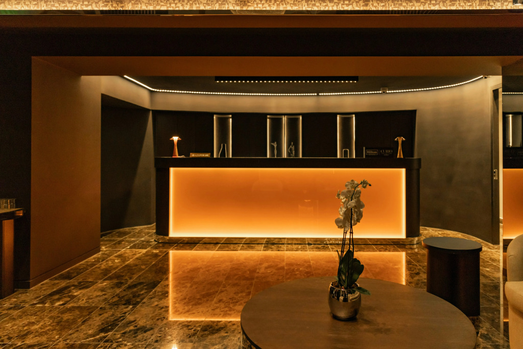 Adia Aluma Athens, Curio Collection By Hilton