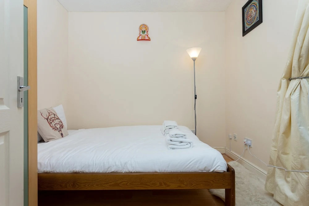3 Bedroom Flat Near Canary Wharf