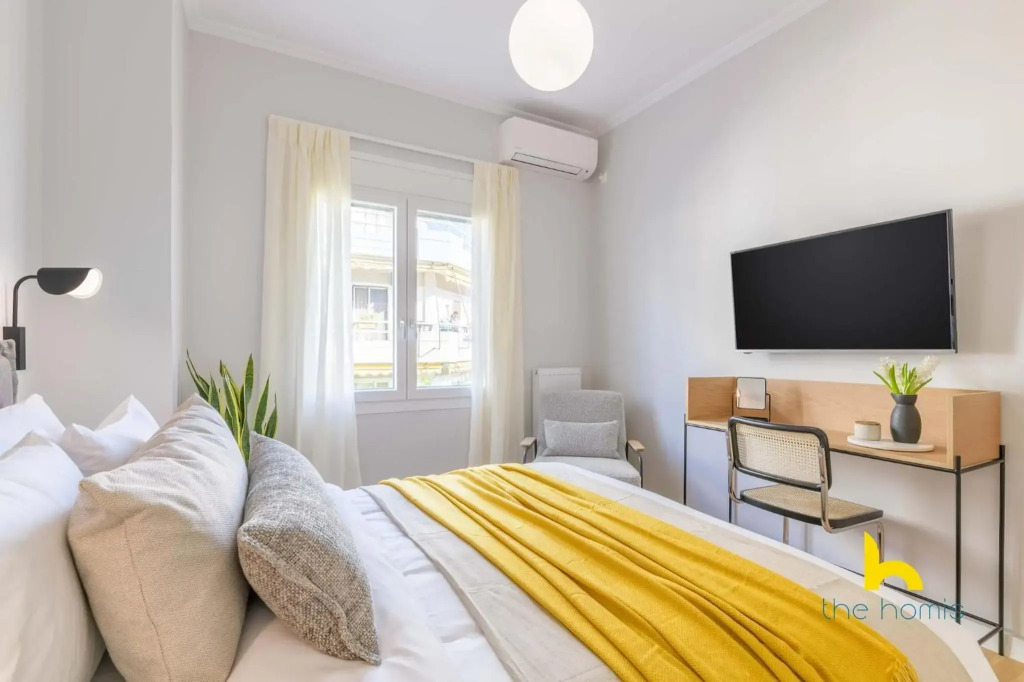 Sun-Splashed 2-BDR Corner Apartment with Hillside views!