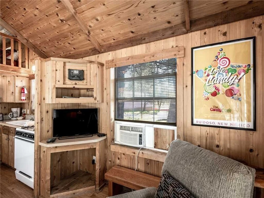 Aloft Cabin, 1 Bedroom, 1 Loft, Midtown, Sleeps 6
