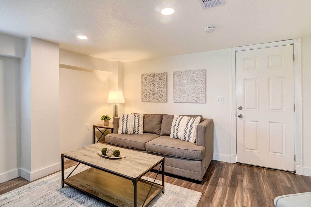 Walk to Beach: Charming Home w/ Deck in Galveston