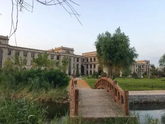 White Crane Hotel